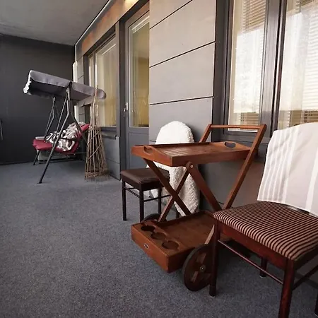 Base Near Railway Station شقة *